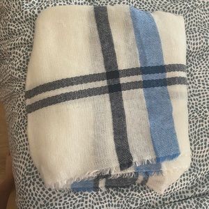 Blue/white blanket scarf